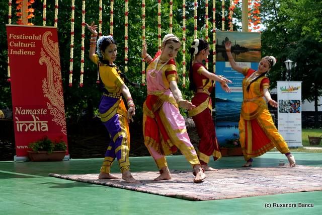 Namaste India 2013_467089778_n